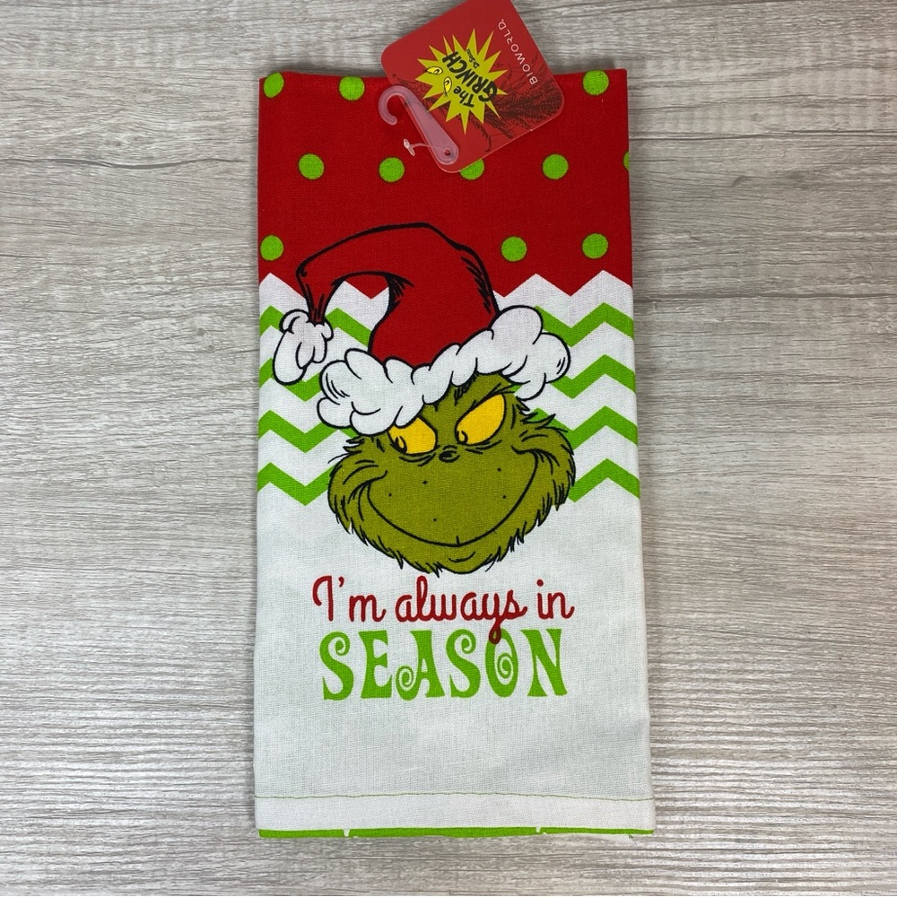 New Bioworld Dr  Seuss The Grinch Christmas "I'm Always in Season" Towel